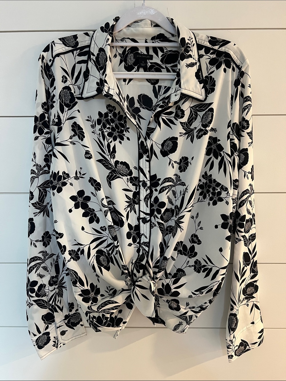 Ann Taylor Women’s Black & White Floral Blouse